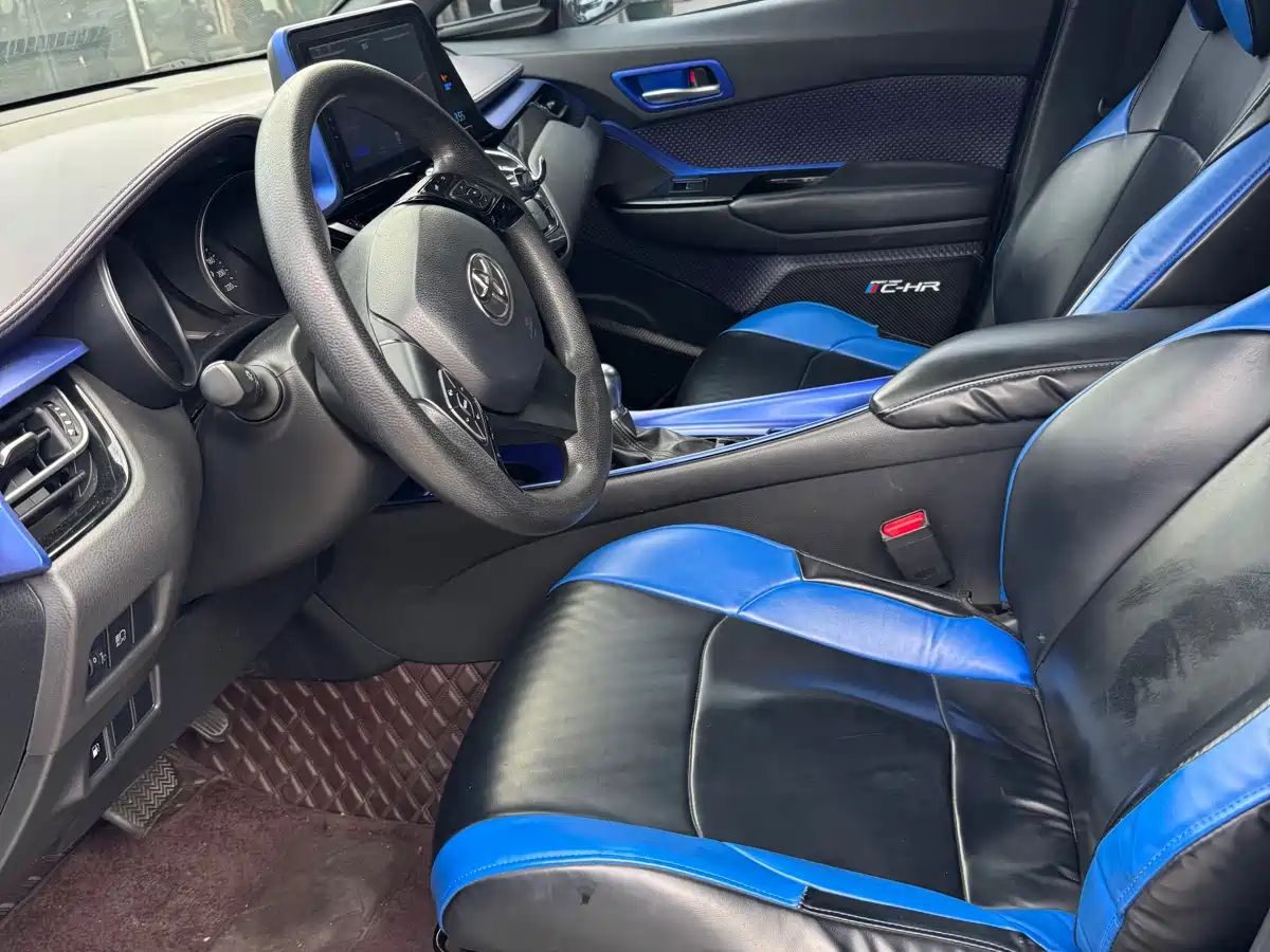 Toyota C-HR 2018 2.0L Leading Sunroof Edition V фото 8