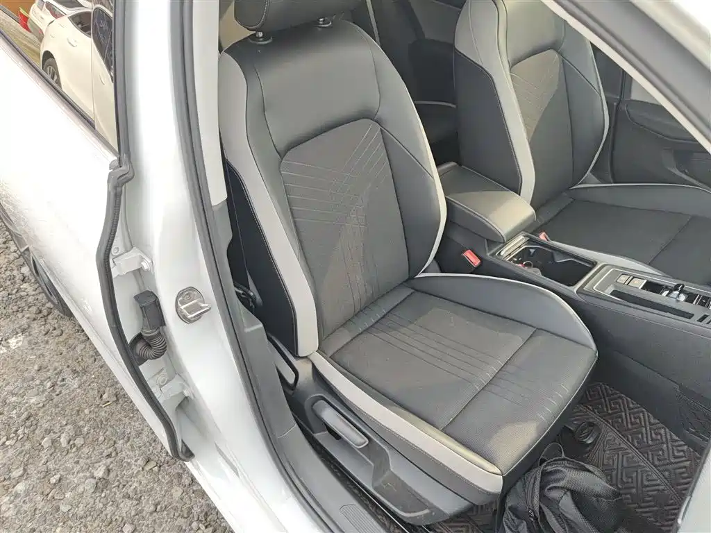 Volkswagen Golf 2021 200TSI DSG Pro фото 24