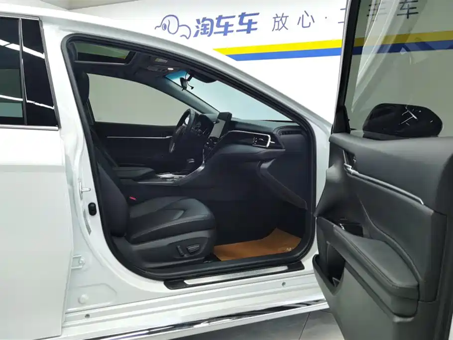 Toyota Camry 2023 2.0G Luxury Edition фото 8