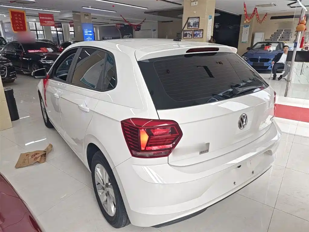 VOLKSWAGEN POLO
