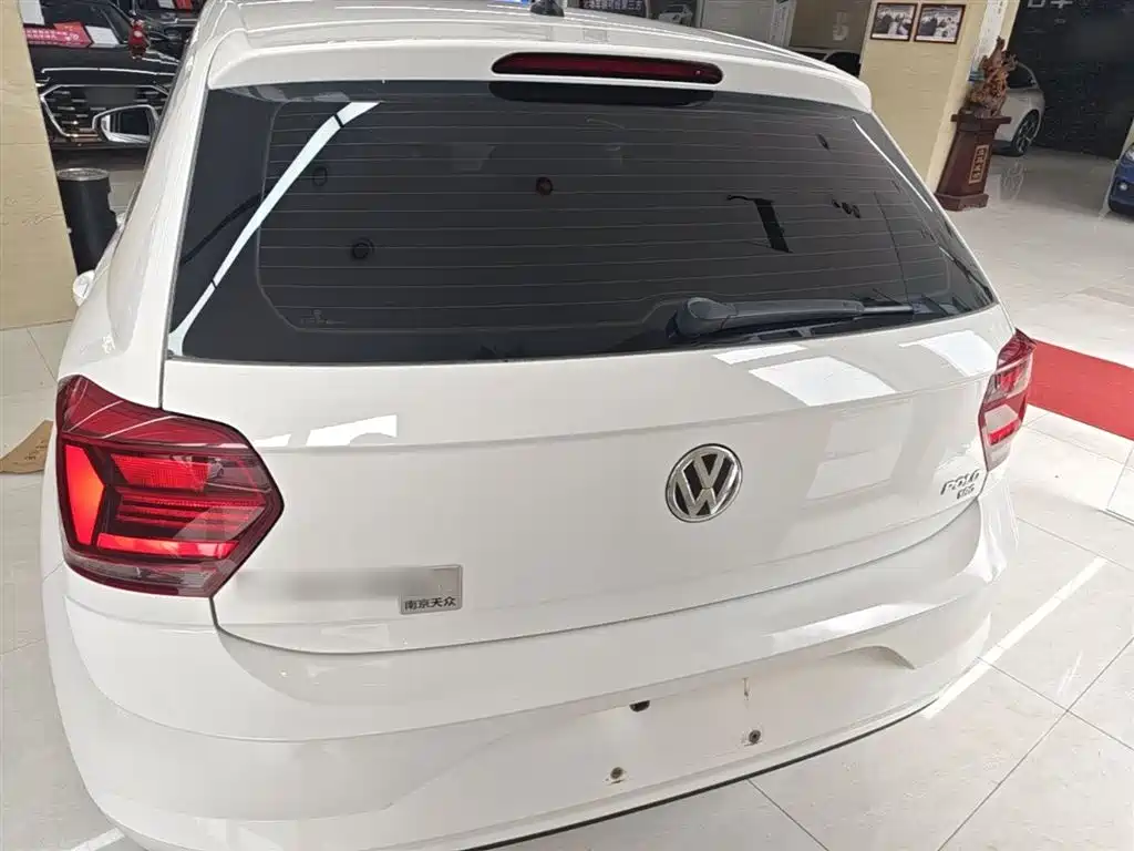 VOLKSWAGEN POLO