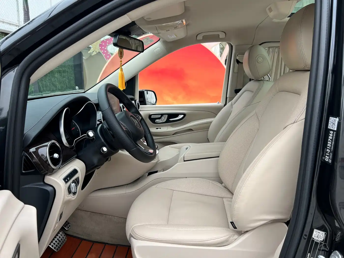 Mercedes-Benz V-Class 2017 Model V 260 L Premium Extended Edition фото 10