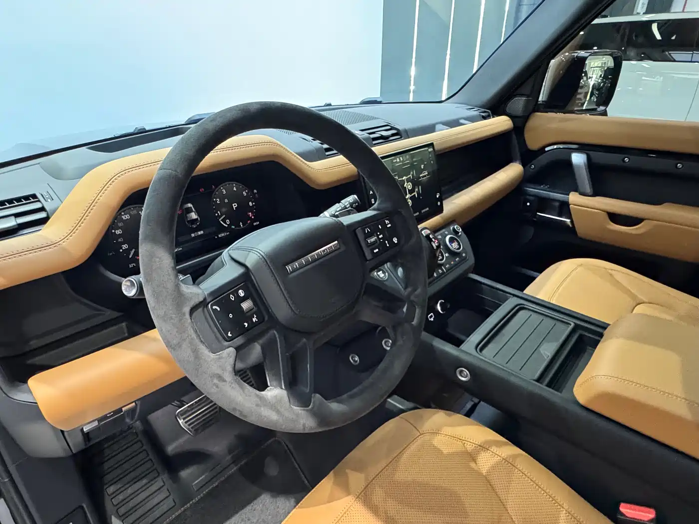 Land Rover Defender 2024 110 5.0T V8 фото 9