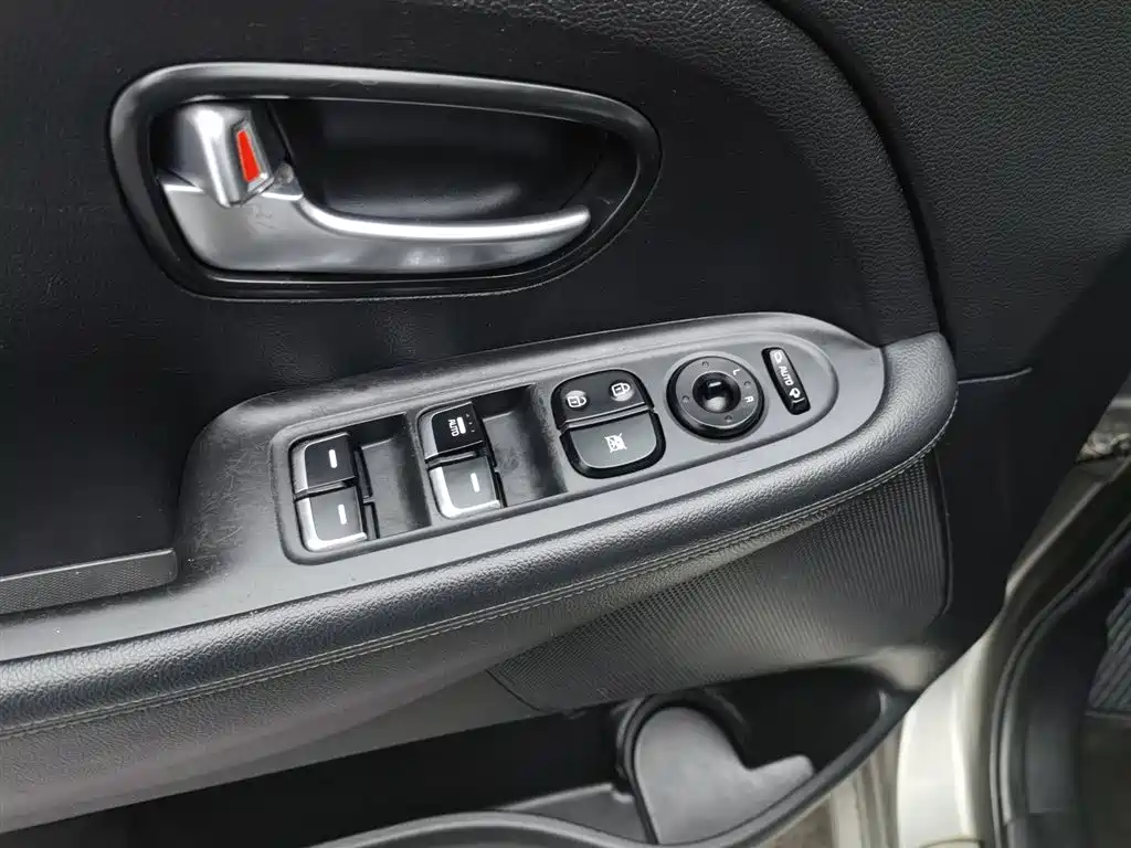 Kia Carens 2013 2.0L 7-Seat Auto Standard China IV фото 9