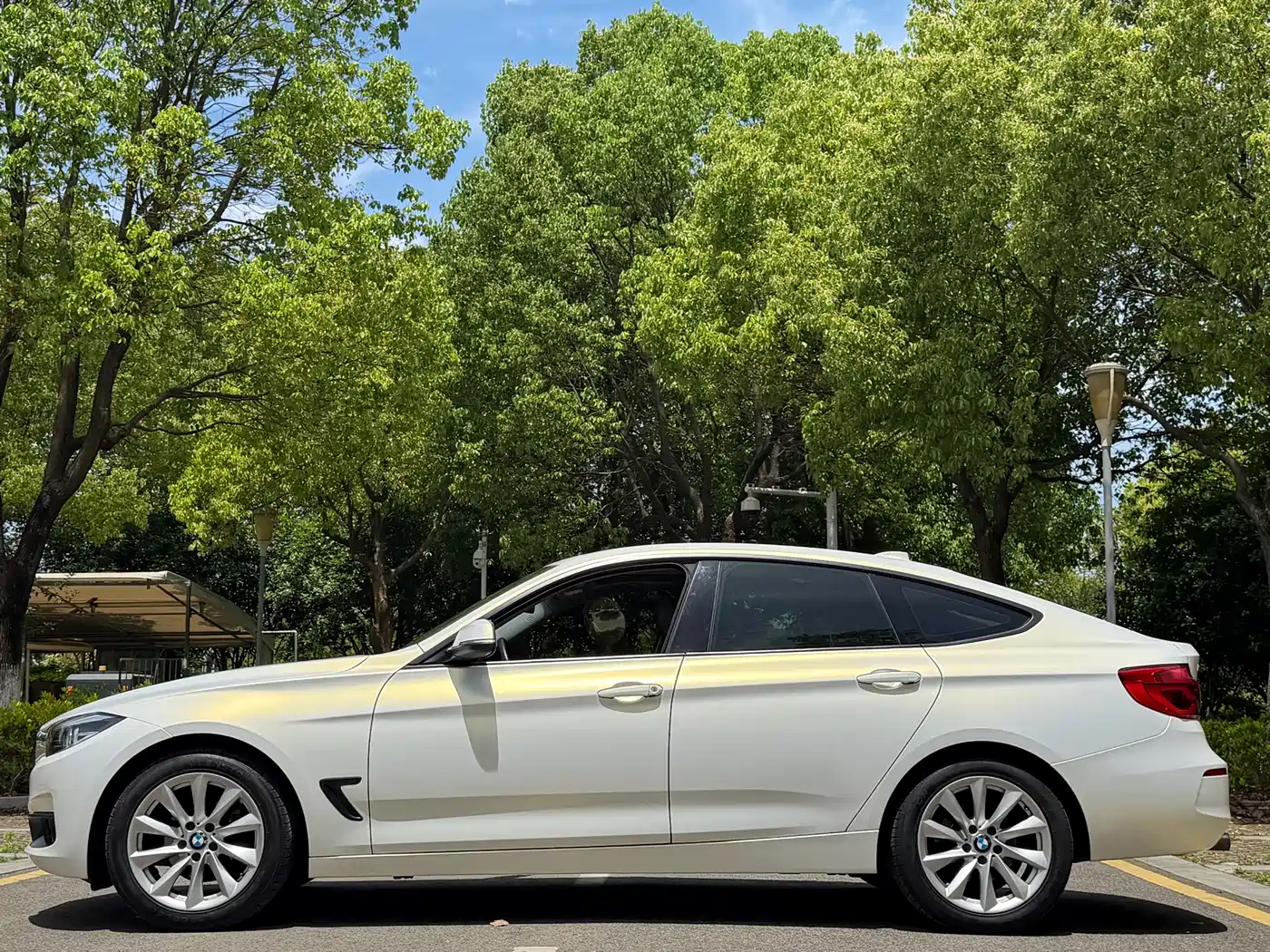 BMW 3 Series GT 2018 320i Fashion фото 3