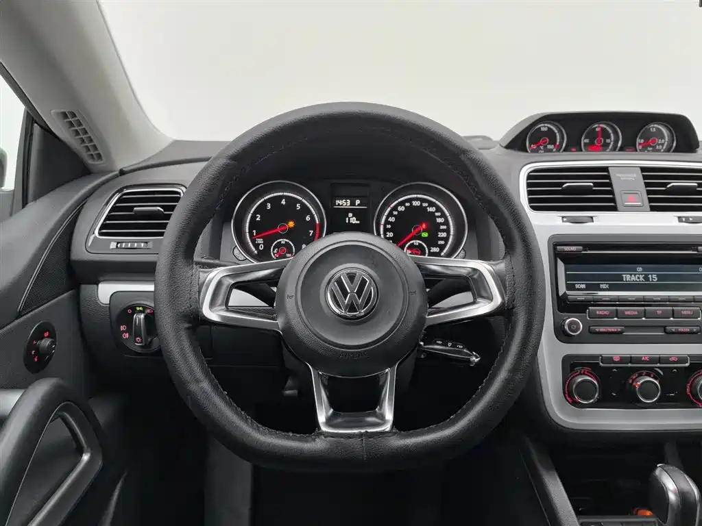 Volkswagen Scirocco 2015 1.4TSI Trend Edition фото 11
