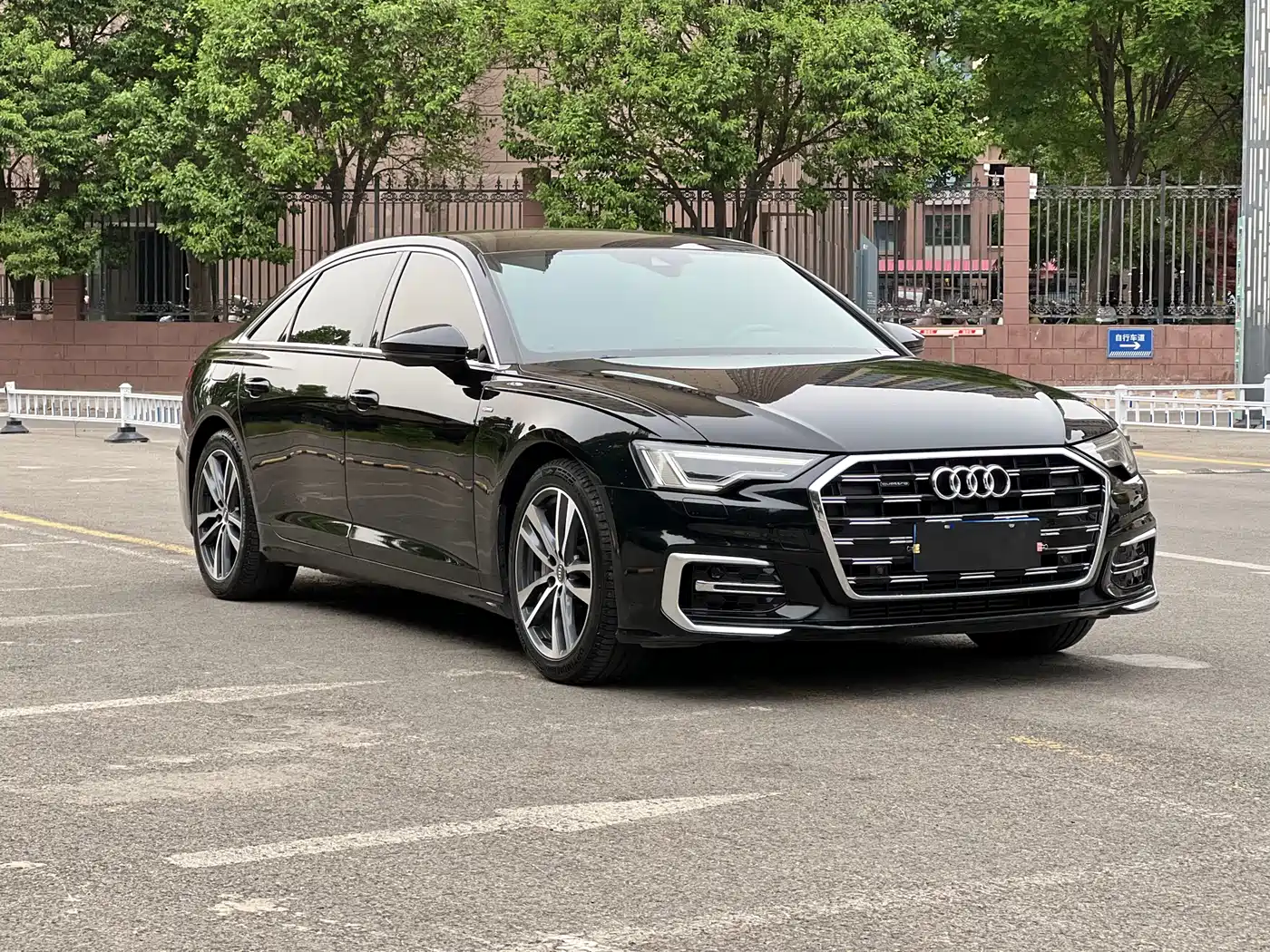 Audi A6L 2021 40 TFSI Luxury Sport фото 3