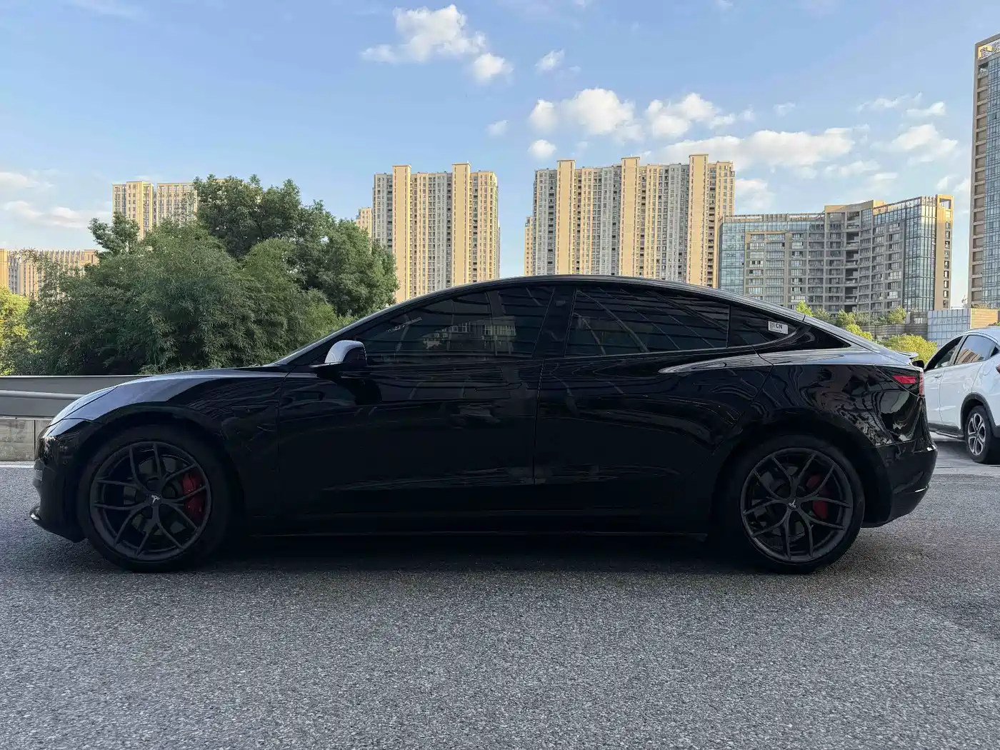 Фото 3 - Tesla Model 3