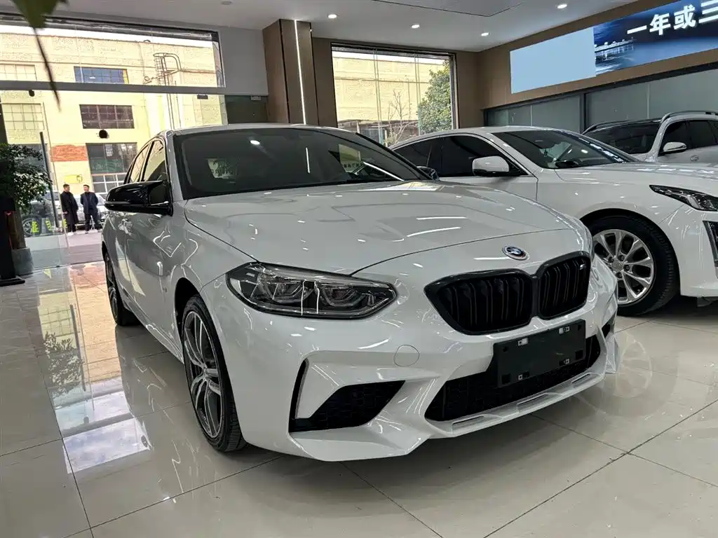BMW 1 Series 2021 Facelift 120i M Sport Shadow Edition фото 3