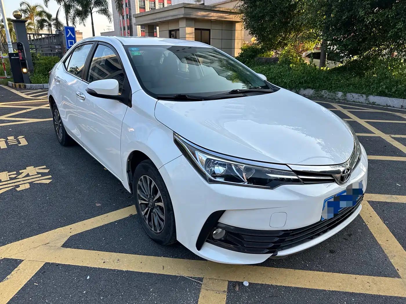 Toyota Corolla 2017 Facelift 1.2T S-CVT GL фото 3