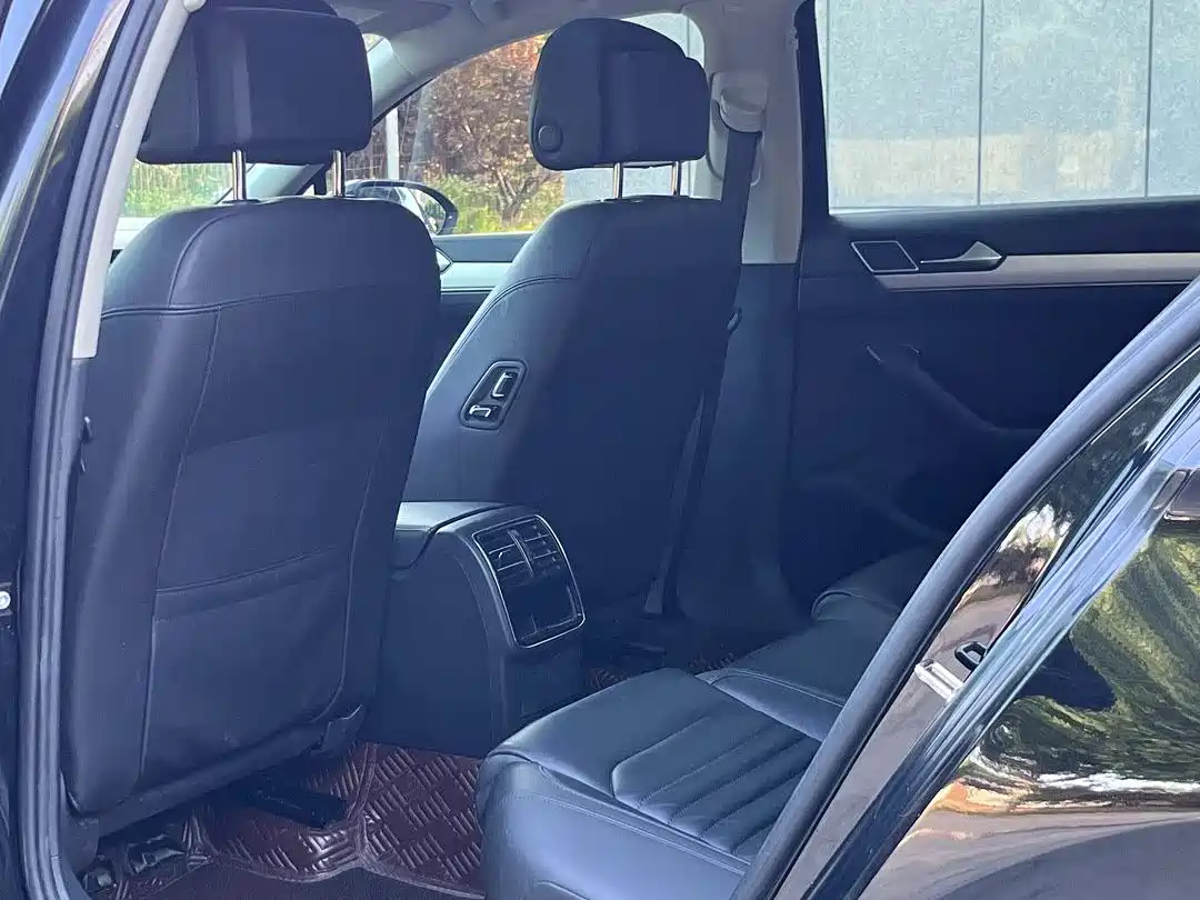 Volkswagen Magotan 2017 330TSI DSG Leading фото 12
