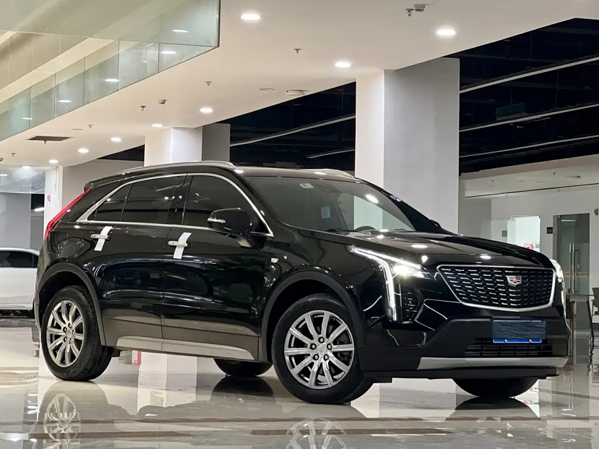 CADILLAC XT4