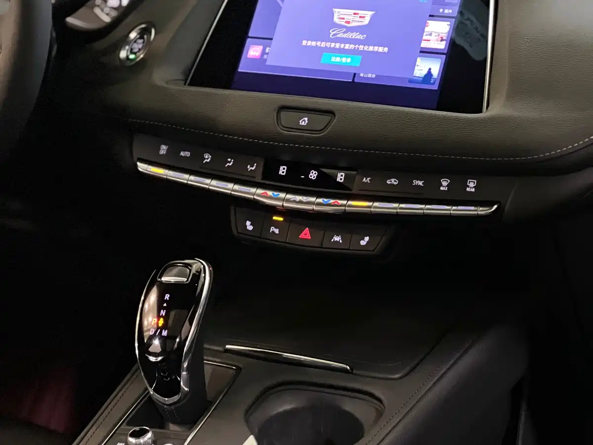 CADILLAC XT4
