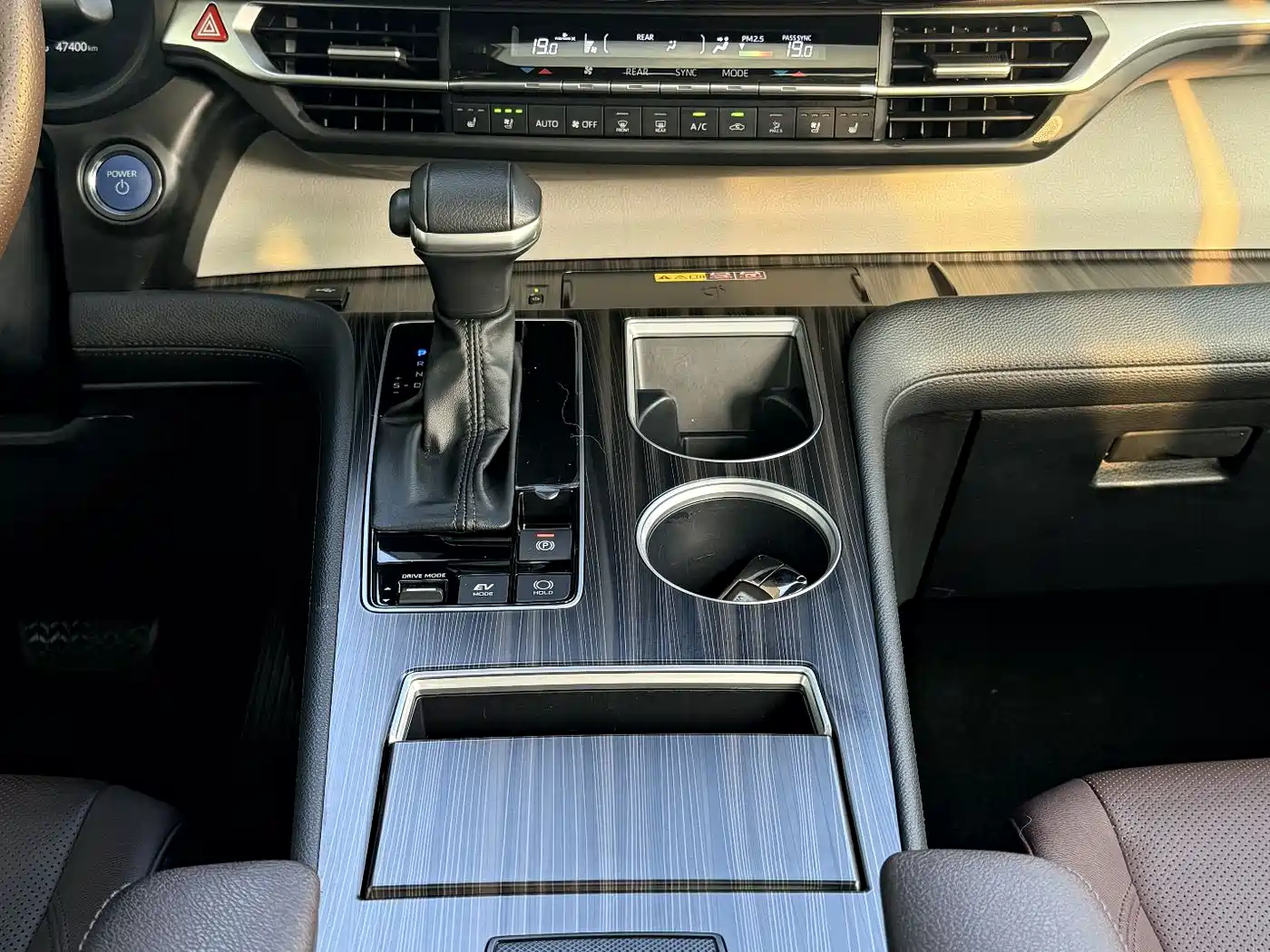 Toyota Granvia 2023 2.5L Hybrid Flagship VIP Edition фото 13