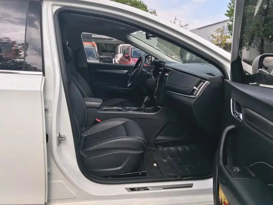 Фото 8 - Roewe i6