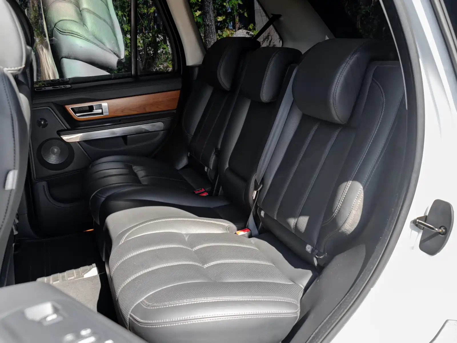 صورة 13 - Land Rover Range Rover Sport