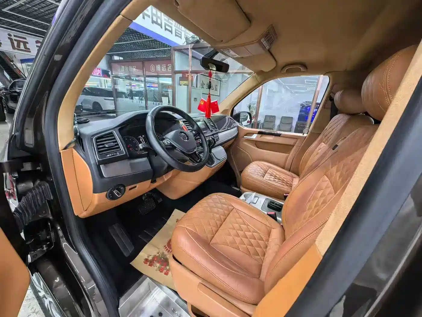 Volkswagen Caravelle 2017 2.0TSI 4WD Luxury 7-Seater фото 3