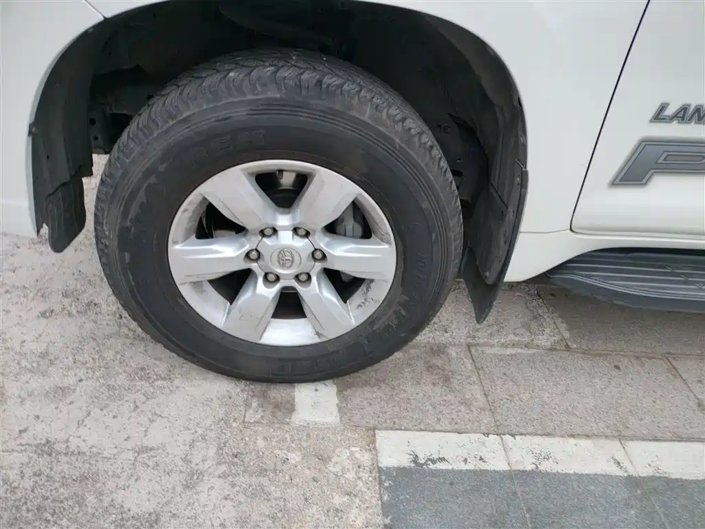 Toyota Prado 2015 2.7L Automatic Standard фото 25