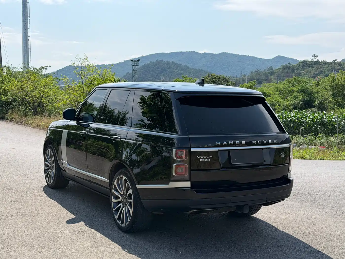 Land Rover Range Rover 2022 3.0 L6 360PS Golden Age Edition фото 7