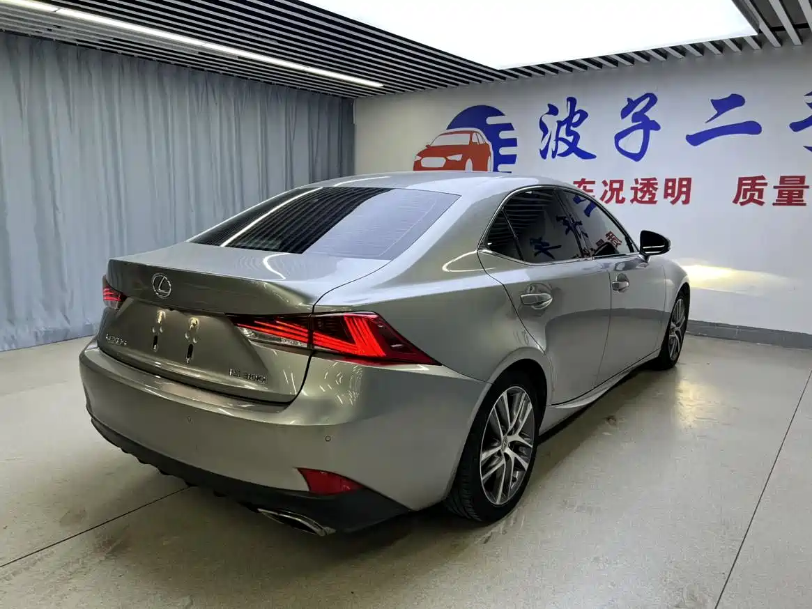 Lexus IS 2017 300 Leading Edition фото 18