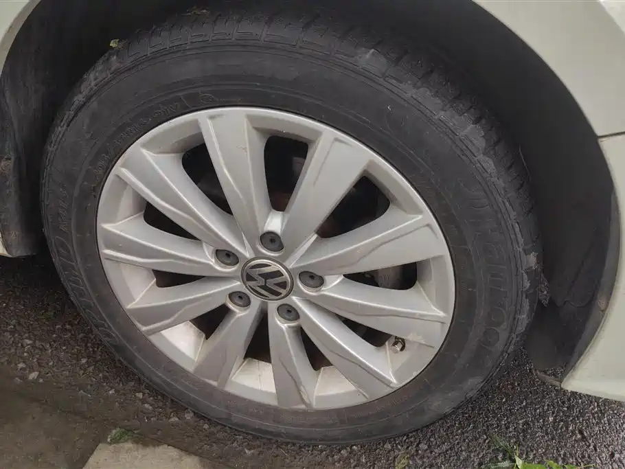 Volkswagen Sagitar 2015 1.6L Automatic Comfort фото 6