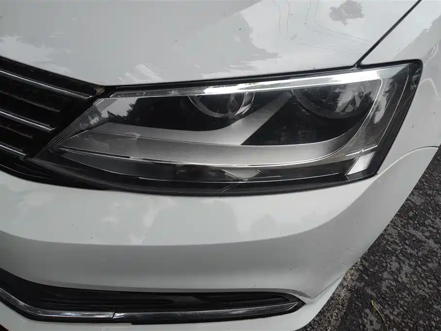 Volkswagen Sagitar 2015 1.6L Automatic Comfort фото 5