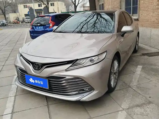 TOYOTA CAMRY
