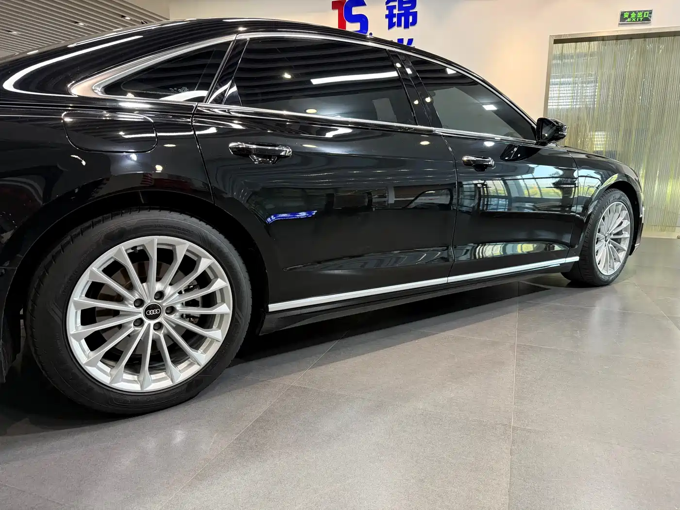 Audi A8 2022 A8L 50 TFSI quattro Comfort Collector's Edition фото 15
