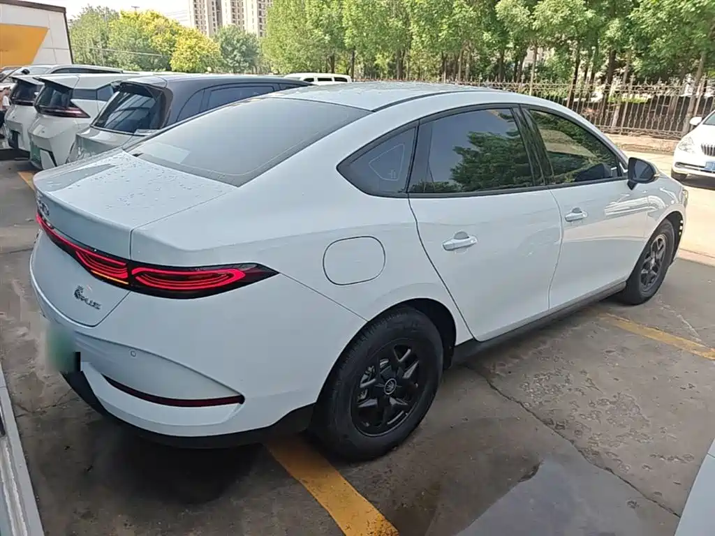 BYD Qin PLUS 2025 DM-i Smart Drive 55KM Leader фото 7
