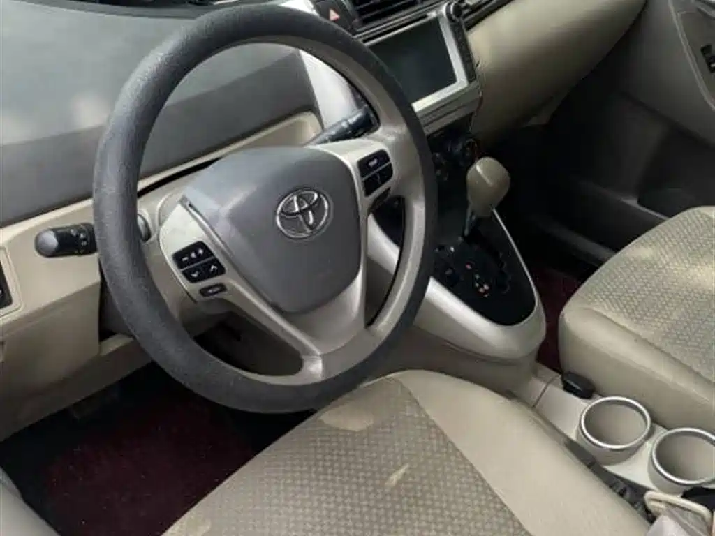 Toyota E'Z 2015 180E CVT Crossover Edition фото 4
