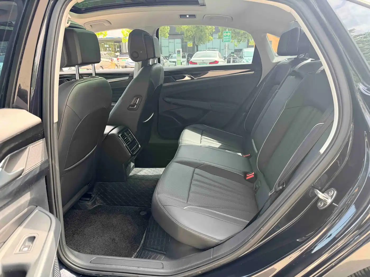 Volkswagen Passat 2024 330TSI Elite Edition фото 6
