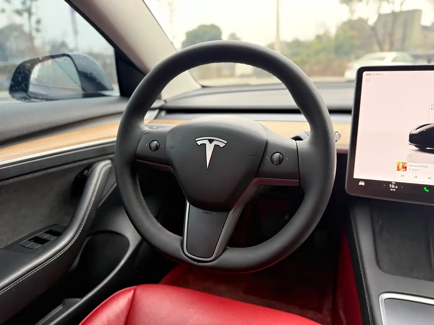 TESLA MODEL 3