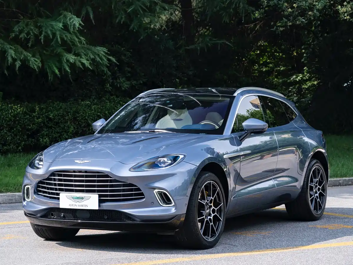 Aston Martin DBX 2022 4.0T V8