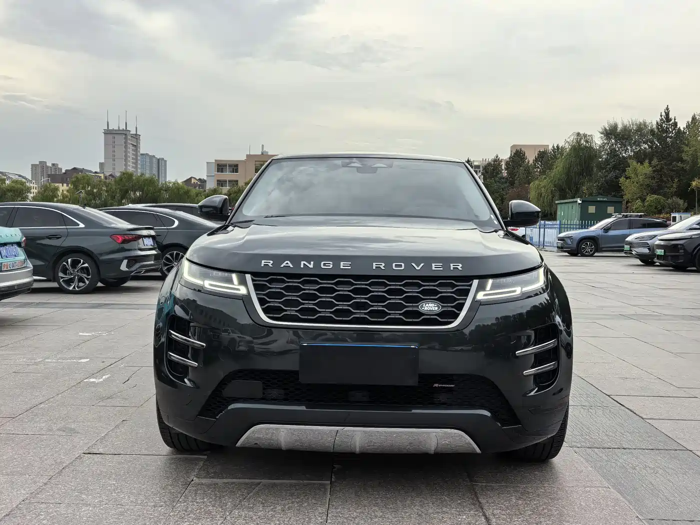 Land Rover Range Rover Evoque 2023 Range Rover Evoque L 249PS Luxury Edition фото 3