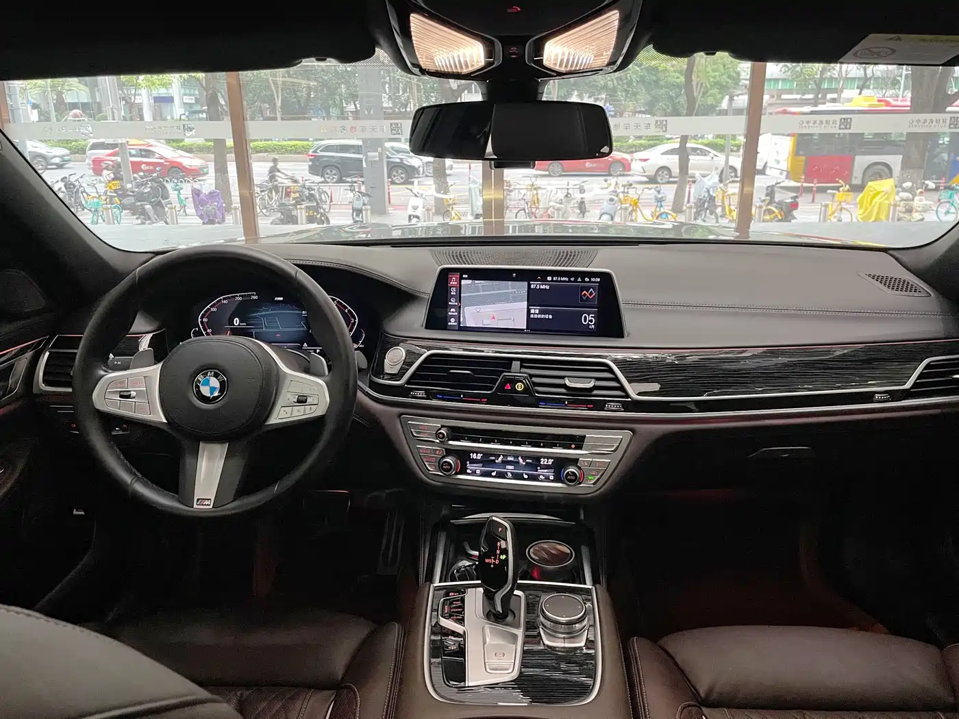 BMW 7 Series 2021 Model 740Li Leading M Sport Package фото 17