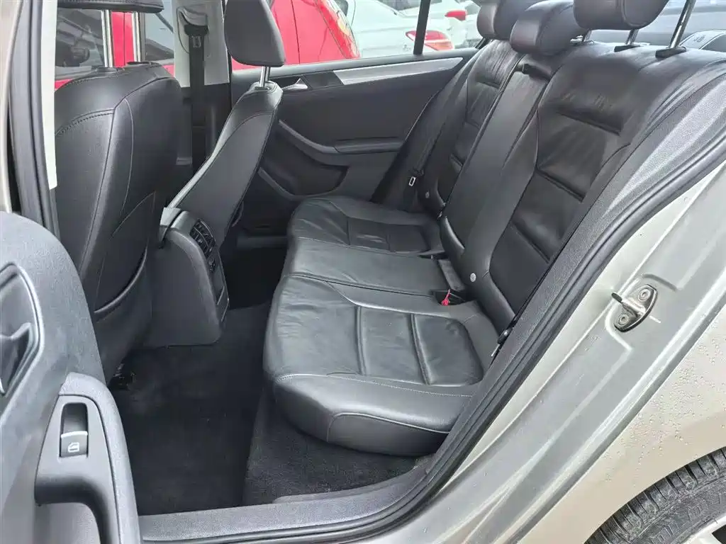 Volkswagen Sagitar 2012 1.4TSI Automatic Luxury фото 6