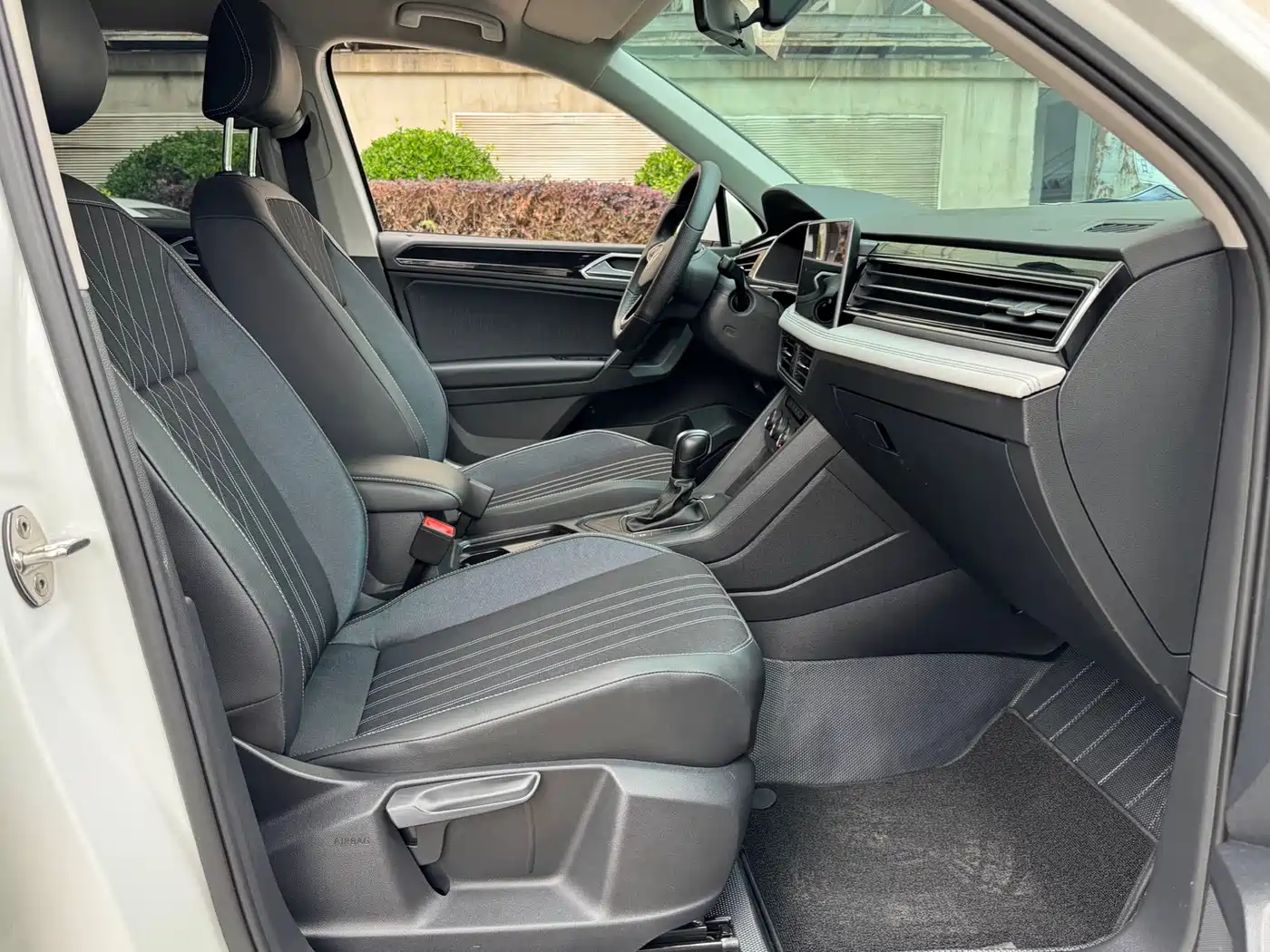 Volkswagen Tiguan L 2023 330TSI Auto 2WD Comfort Edition фото 11