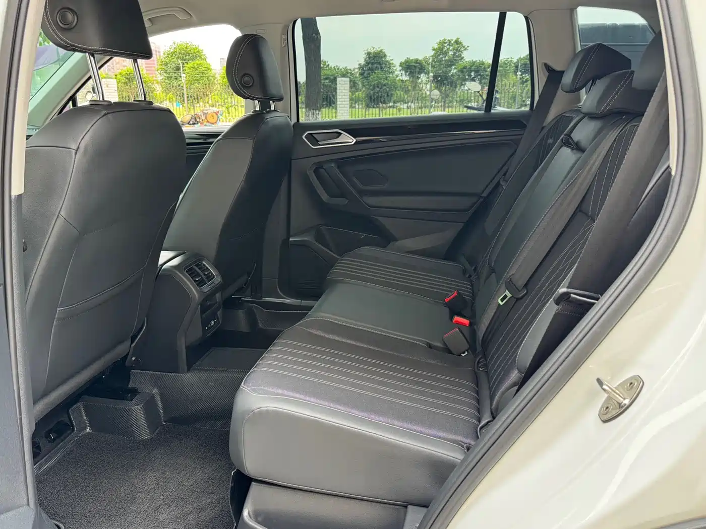 Volkswagen Tiguan L 2023 330TSI Auto 2WD Comfort Edition фото 6