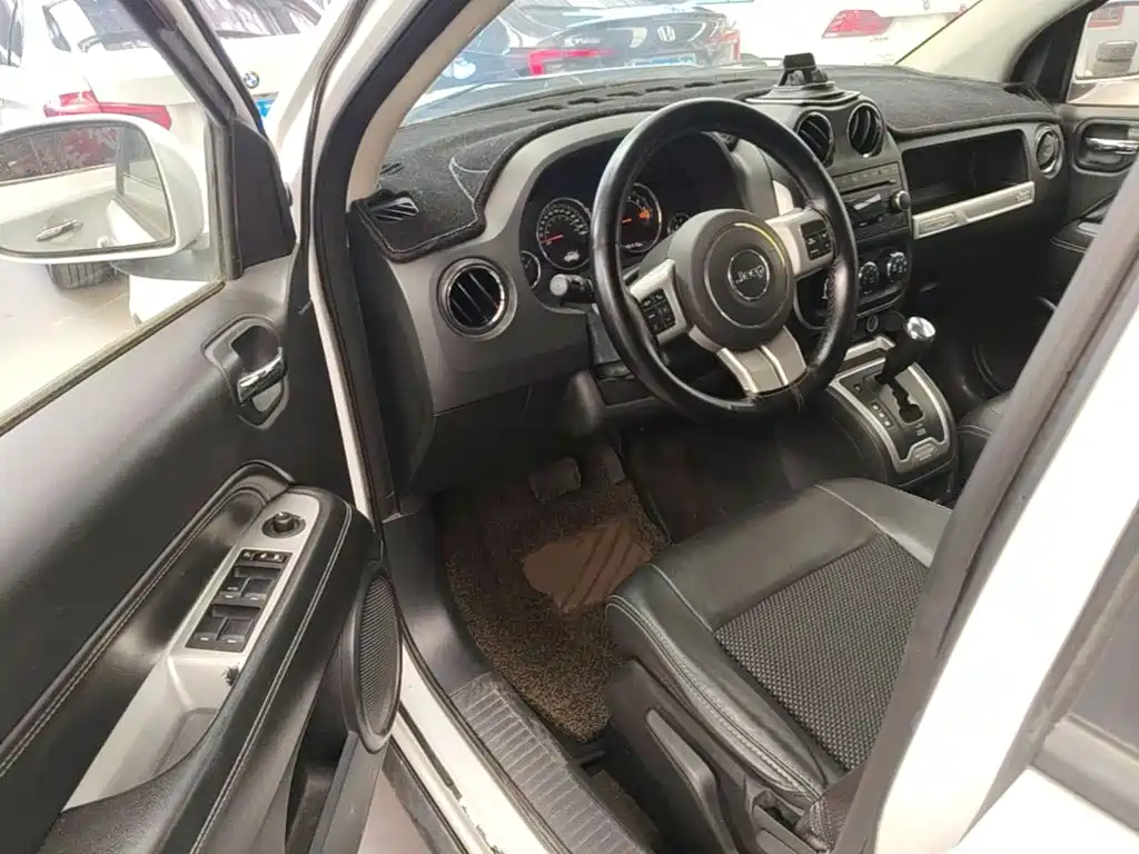 Фото 16 - Jeep Compass (Import)