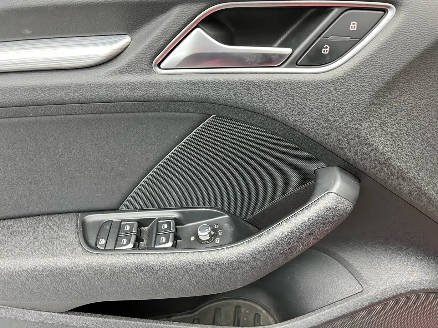 Audi A3 (Import) 2014 Sportback 40 TFSI S line Comfort фото 3
