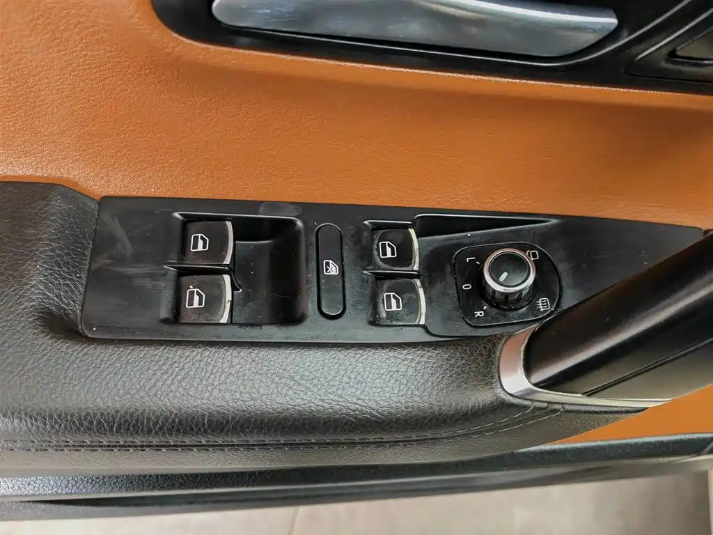 Volkswagen FAW-Volkswagen CC 2015 2.0TSI Luxury фото 9