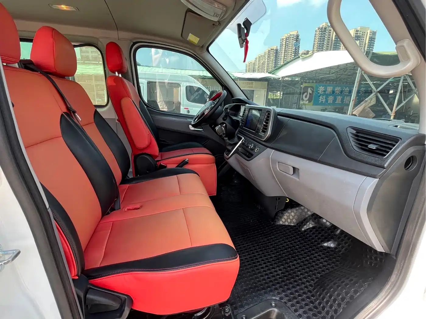 SAIC Maxus Xintu V80 2024 Aoyun 6MT Long Wheelbase Ultra-low Roof 147Ps 6/7/8/9-seater фото 5