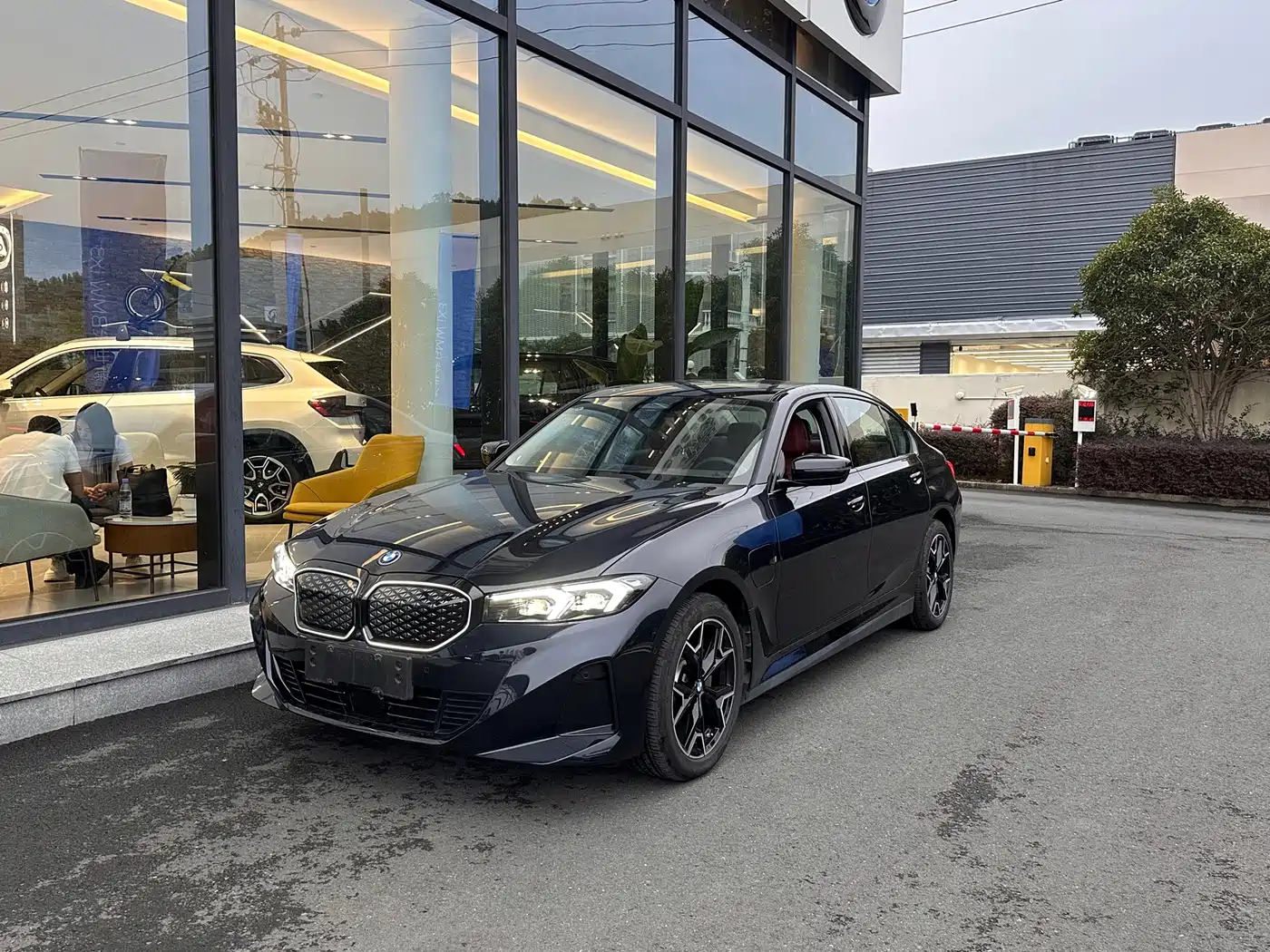 BMW i3 2025 2025 eDrive 40 L Shadow Night Package