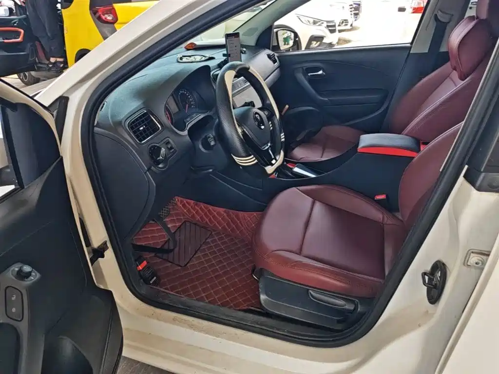 Volkswagen Polo 2016 1.6L Automatic Comfort фото 14