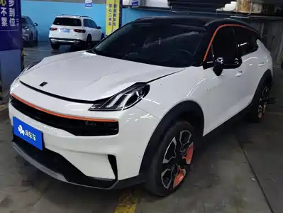Lynk & Co 06