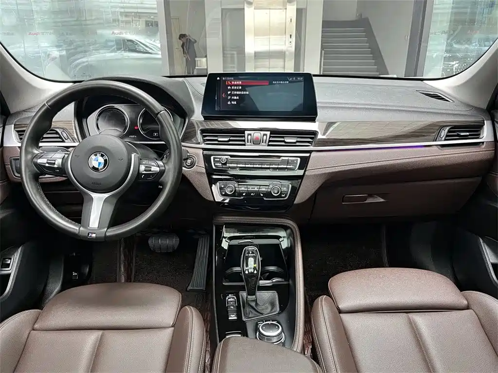 BMW X1 2020 xDrive25Li Premium Edition фото 6