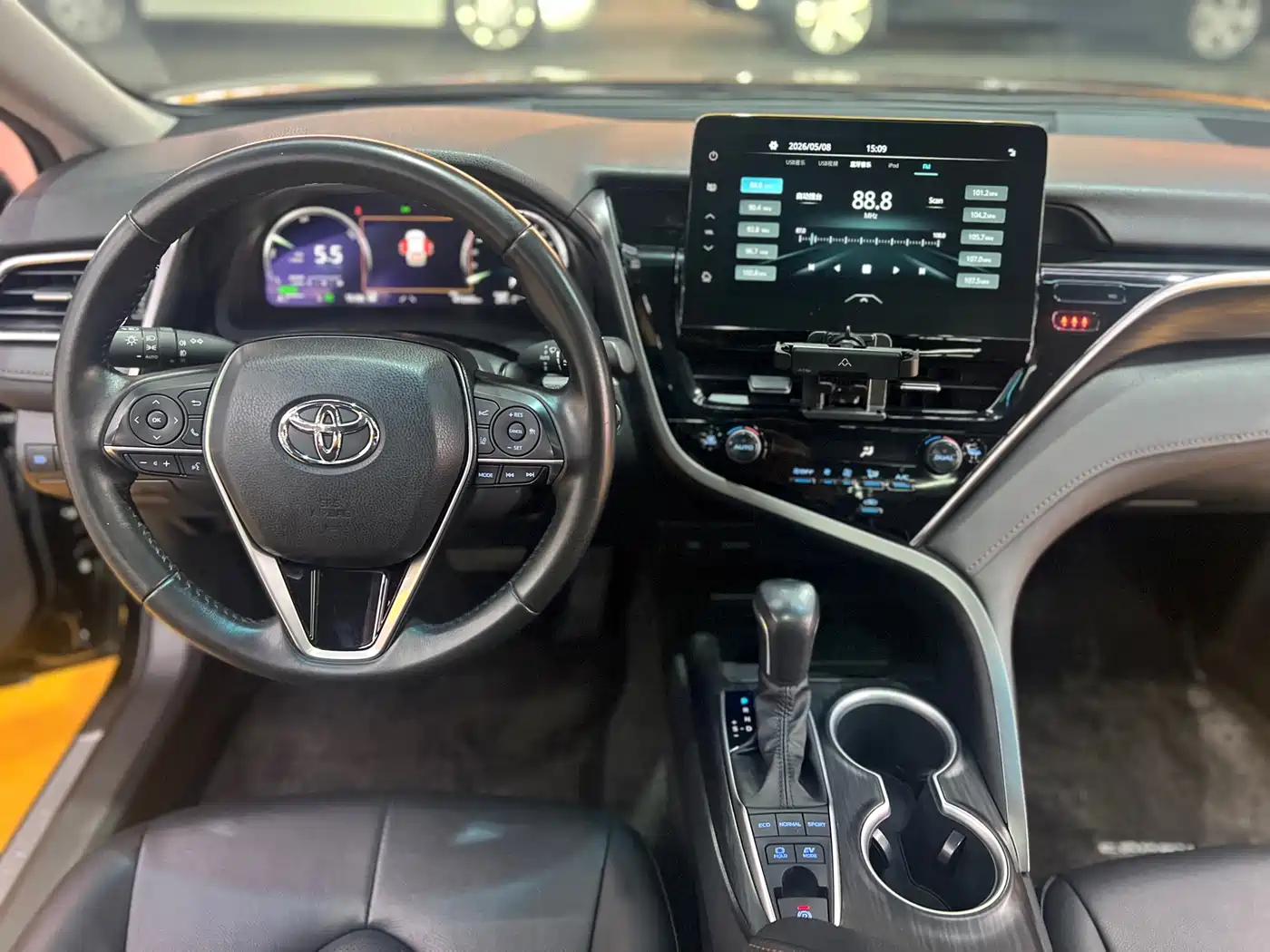 Toyota Camry 2021 Hybrid 2.5HG Luxury Edition фото 15