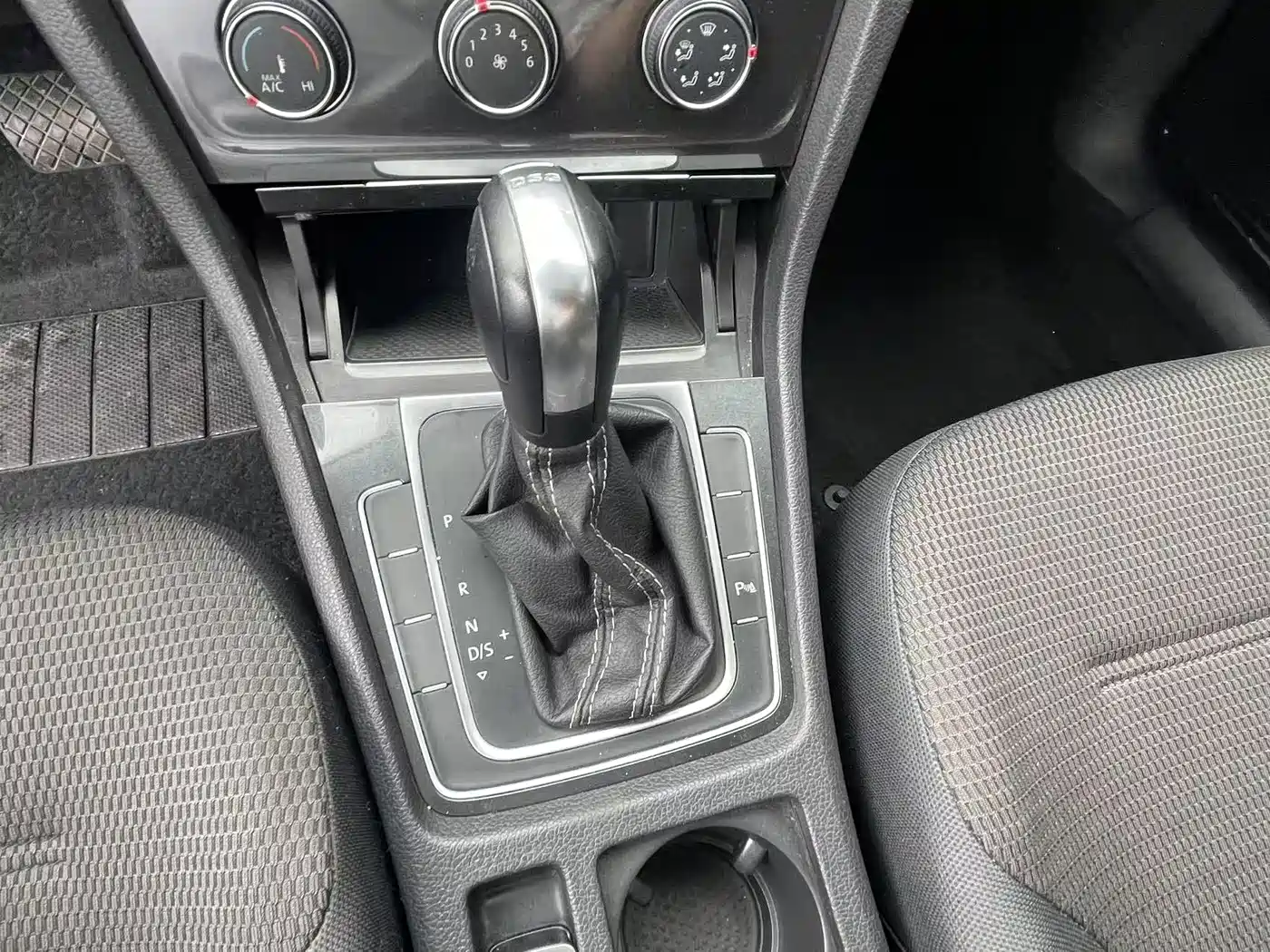 Volkswagen Golf 2017 230TSI Auto Comfort Millionth Anniversary Edition фото 13