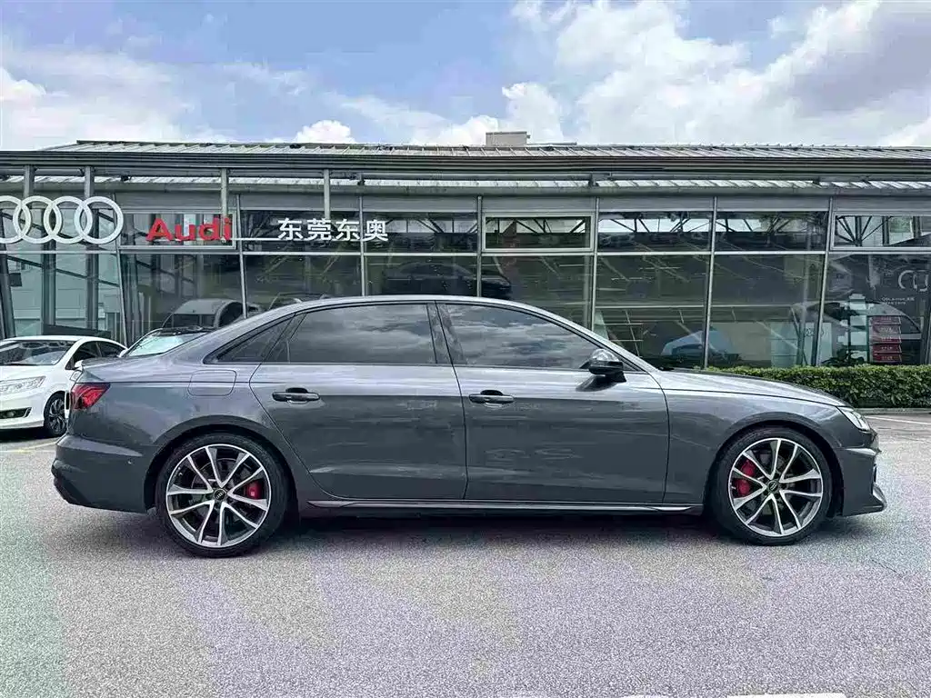 Audi A4L 2020 45 TFSI quattro Premium Dynamic фото 3