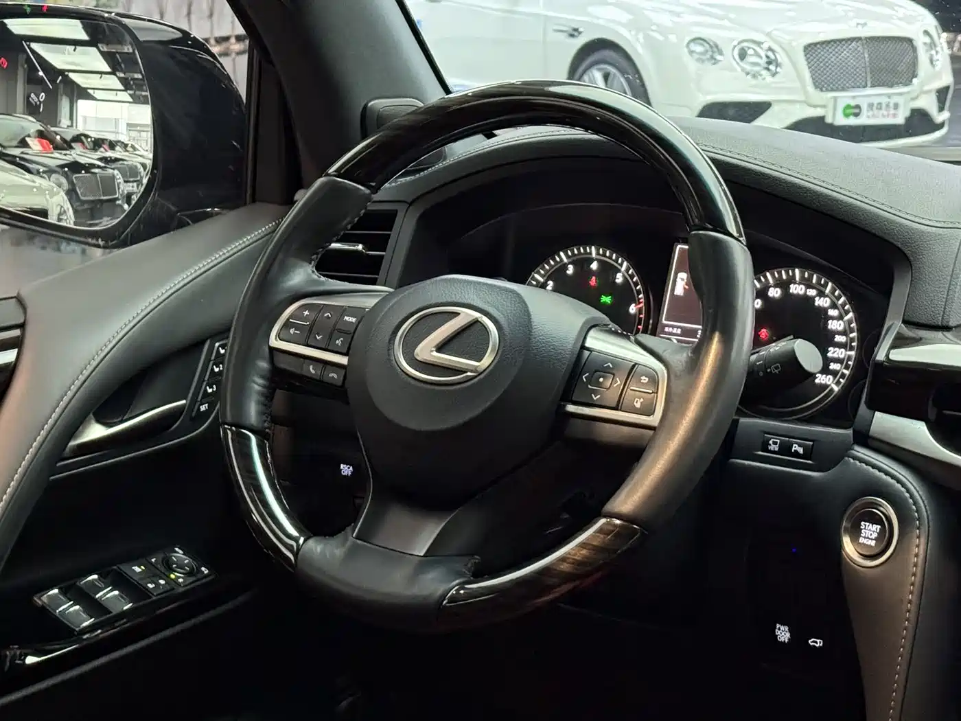 Lexus LX 2019 570 Dynamic Luxury Edition фото 10